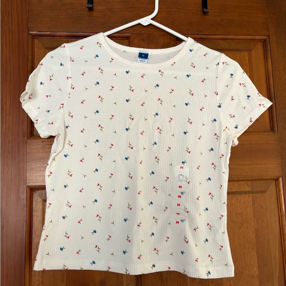 Old Navy White Floral Tee, NEW WITH TAGS!
